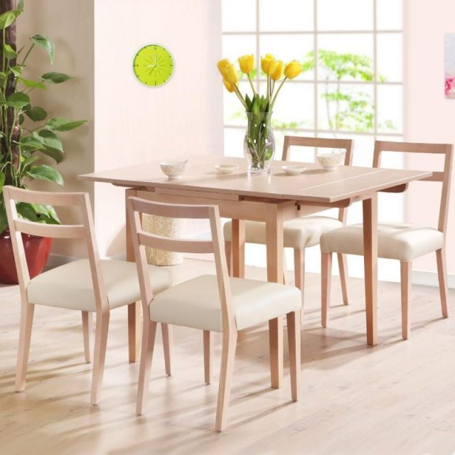 Những chiếc bàn với vật liệu bằng gỗ sẽ mang đến cảm giác sang trọng cho ngôi nhà
