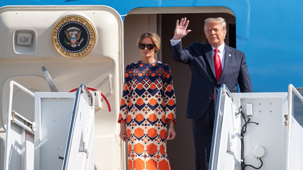 Donald Trump lên máy bay đến Florida kết thúc nhiệm kỳ tổng thống