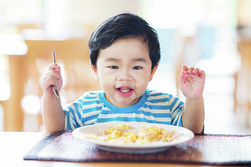 Những thói quen ăn uống làm tổn thương dạ dày của trẻ