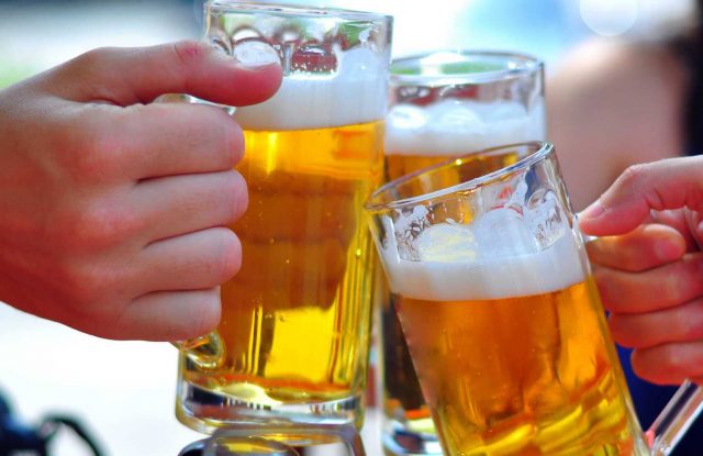 Hãy hạn chế việc tiêu thụ rượu bia